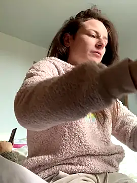 GoldenPussy1329 online show from 6, 1, 2026