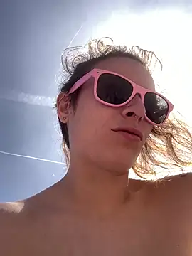 GoldenPussy1329 online show from 21, 4, 2026