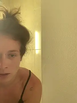 GoldenPussy1329 online show from 22, 4, 2026