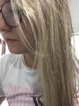 Snapshot of alegata27 chatting on 26, 5, 2026 alegata27 online show from 26, 5, 2026