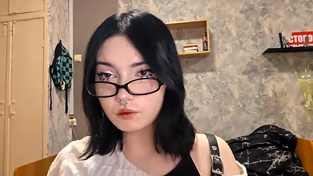 Snapshot of Beeping_Creature chatting on 18, 12, 2025 Beeping Creature online show from 18, 12, 2025