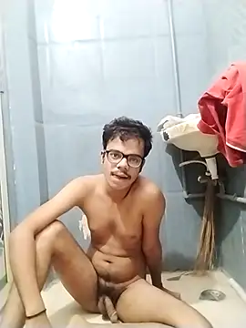 Snapshot of sexybobby13 chatting on 11, 11, 2025 sexybobby13 online show from 11, 11, 2025