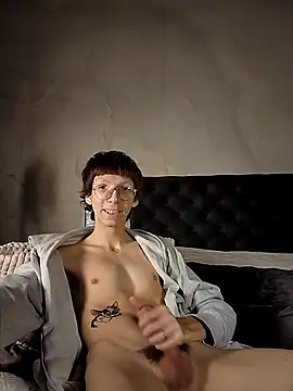 Snapshot of TommieHi chatting on 4, 10, 2025 TommieHi online show from 4, 10, 2025