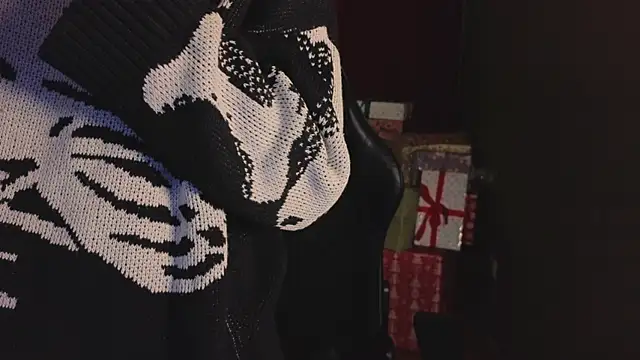 Snapshot of TommieHi chatting on 28, 11, 2025 TommieHi online show from 28, 11, 2025