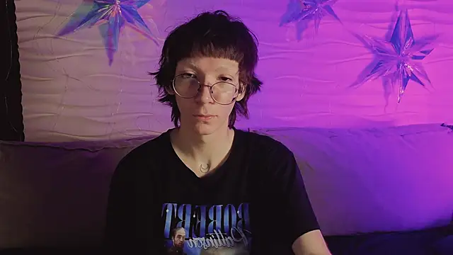 Snapshot of TommieHi chatting on 4, 12, 2025 TommieHi online show from 4, 12, 2025