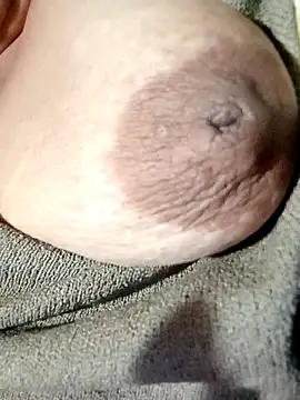 Hotmommax online show from 26, 10, 2025