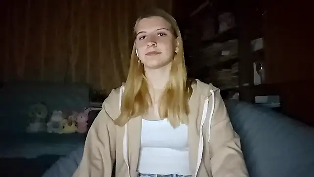 LynteriLain online show from 28, 9, 2025