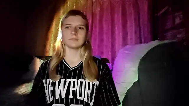 LynteriLain online show from 8, 10, 2025