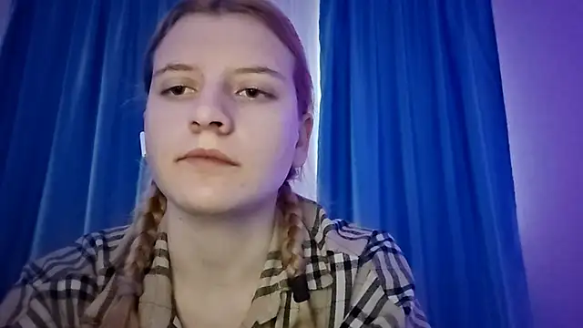 LynteriLain online show from 3, 12, 2025