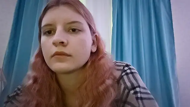 LynteriLain online show from 4, 12, 2025