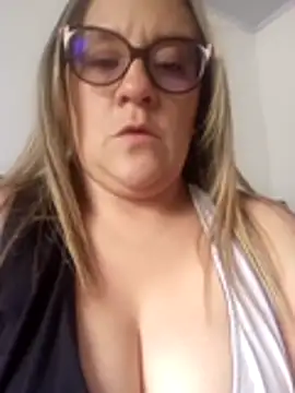 Annie deluxe 19 online show from 21, 3, 2026