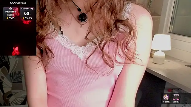 Snapshot of LewisThrone chatting on 7, 11, 2025 LewisThrone online show from 7, 11, 2025