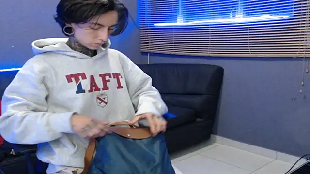 Snapshot of Kuregari_xs chatting on 16, 11, 2025 Kuregari xs online show from 16, 11, 2025