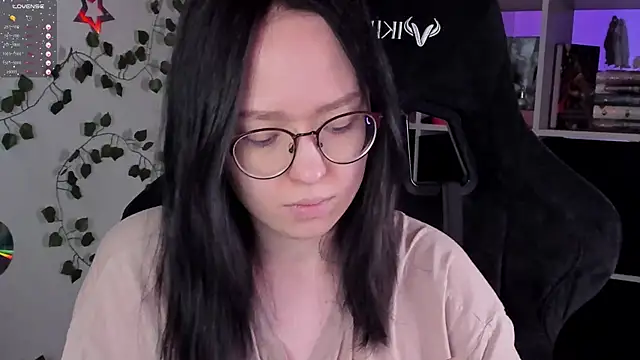 Snapshot of power_robynn chatting on 12, 10, 2025 power robynn online show from 12, 10, 2025