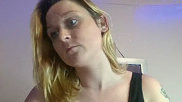 Snapshot of Queen2454 chatting on 16, 10, 2025 Queen2454 online show from 16, 10, 2025