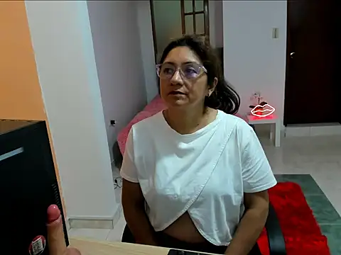Snapshot of scarlett_mystic chatting on 14, 10, 2025 scarlett mystic online show from 14, 10, 2025