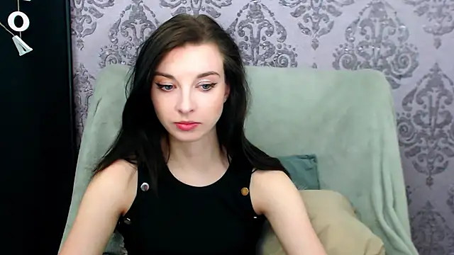 Snapshot of DominantLuna chatting on 4, 5, 2026 DominantLuna online show from 4, 5, 2026