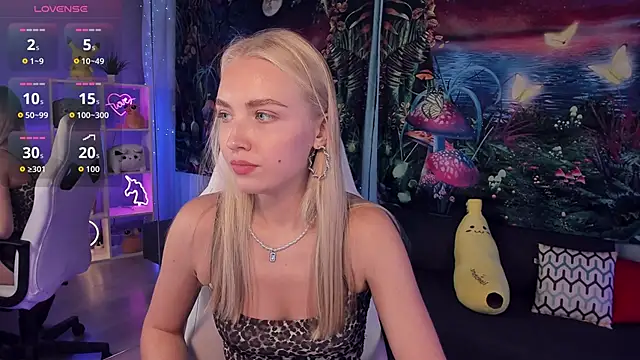 Snapshot of TessaGrays chatting on 9, 10, 2025 TessaGrays online show from 9, 10, 2025