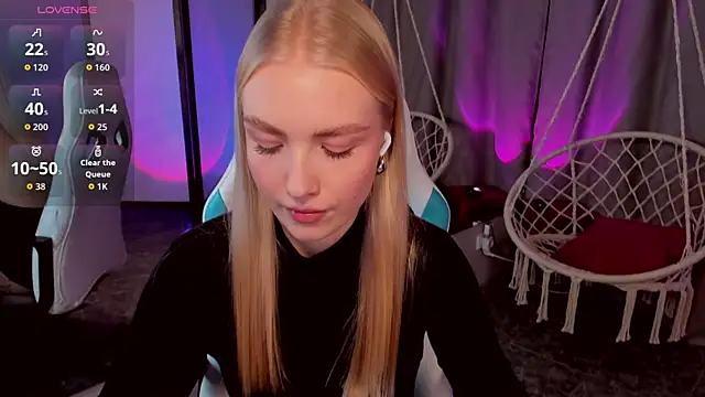 Snapshot of TessaGrays chatting on 3, 11, 2025 TessaGrays online show from 3, 11, 2025