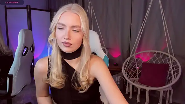 Snapshot of TessaGrays chatting on 16, 11, 2025 TessaGrays online show from 16, 11, 2025