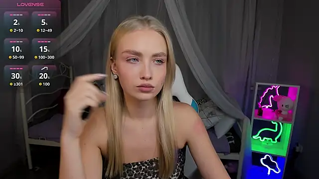 Snapshot of TessaGrays chatting on 18, 11, 2025 TessaGrays online show from 18, 11, 2025