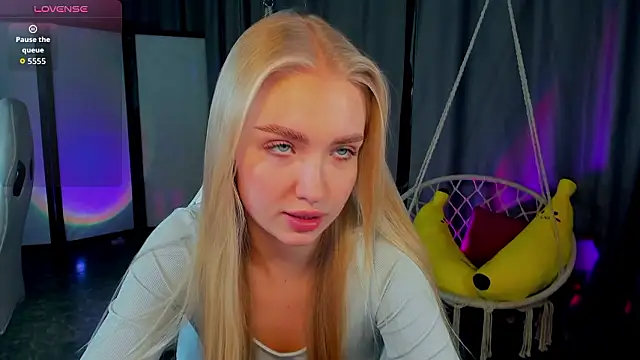 Snapshot of TessaGrays chatting on 3, 2, 2026 TessaGrays online show from 3, 2, 2026