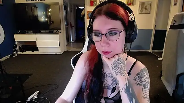 Snapshot of TattooedGirls chatting on 17, 10, 2025 TattooedGirls online show from 17, 10, 2025