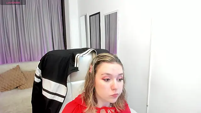 Lucia Copper online show from 1, 11, 2025