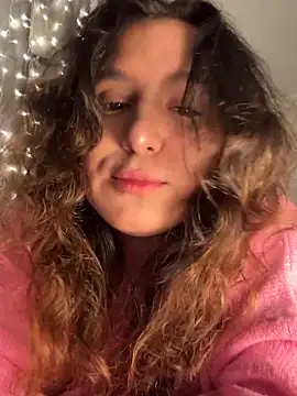 Snapshot of Luisaa_rosee chatting on 1, 12, 2025 Luisaa rosee online show from 1, 12, 2025