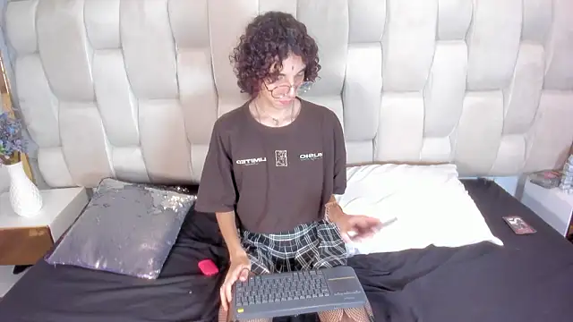 Scaarlett 22  online show from 10, 2, 2026