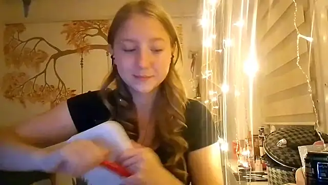 Snapshot of CarynFlaryn chatting on 11, 10, 2025 CarynFlaryn online show from 11, 10, 2025