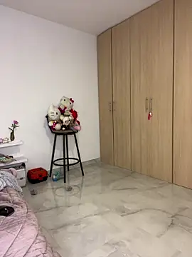 Zoe riivas online show from 11, 10, 2025