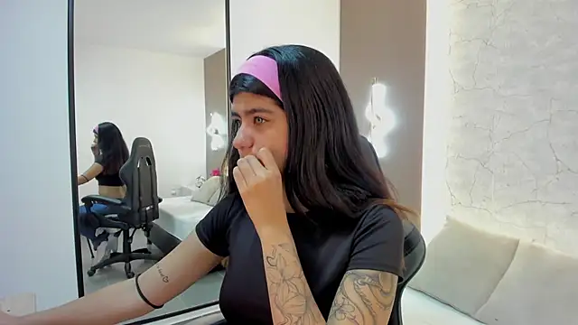 fiorella18  online show from 14, 11, 2025