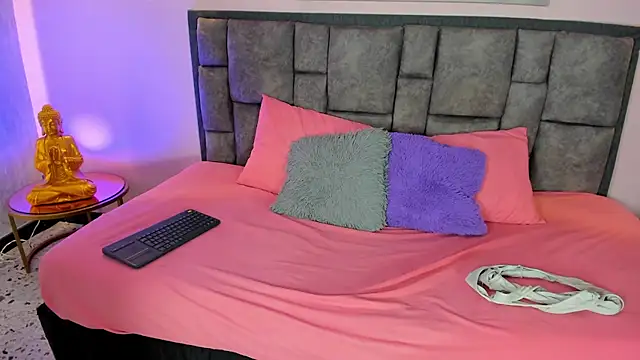 Snapshot of Xiomara_Stwart chatting on 6, 10, 2025 Xiomara Stwart online show from 6, 10, 2025