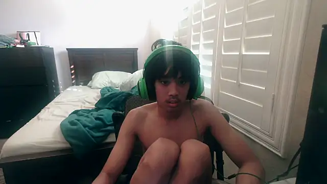 Snapshot of youngasianboy2007 chatting on 31, 10, 2025 youngasianboy2007 online show from 31, 10, 2025