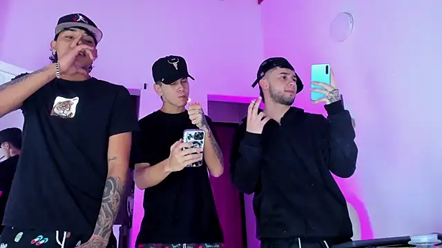 Snapshot of daddys_insanee chatting on 25, 10, 2025 daddys insanee online show from 25, 10, 2025