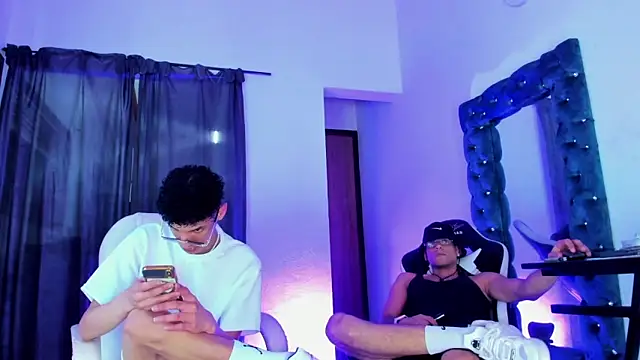 Snapshot of daddys_insanee chatting on 6, 11, 2025 daddys insanee online show from 6, 11, 2025