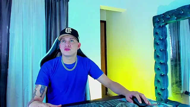 Snapshot of daddys_insanee chatting on 10, 11, 2025 daddys insanee online show from 10, 11, 2025