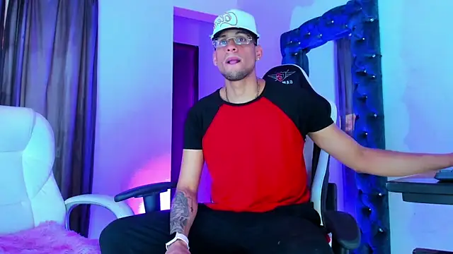 Snapshot of daddys_insanee chatting on 28, 11, 2025 daddys insanee online show from 28, 11, 2025