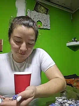 Snapshot of annyaparis chatting on 29, 10, 2025 annyaparis online show from 29, 10, 2025