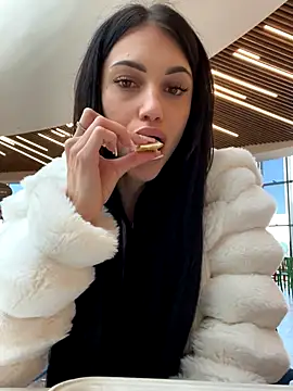 Snapshot of ilariea_girl chatting on 1, 10, 2025 ilariea girl online show from 1, 10, 2025