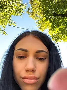 Snapshot of ilariea_girl chatting on 3, 10, 2025 ilariea girl online show from 3, 10, 2025