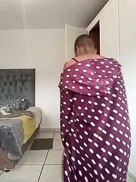 Snapshot of MissBubbles04 chatting on 18, 10, 2025 MissBubbles04 online show from 18, 10, 2025