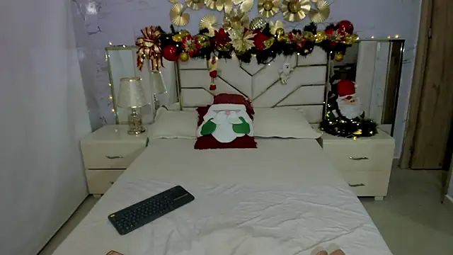 Snapshot of maddyslut_ chatting on 1, 12, 2025 maddyslut online show from 1, 12, 2025