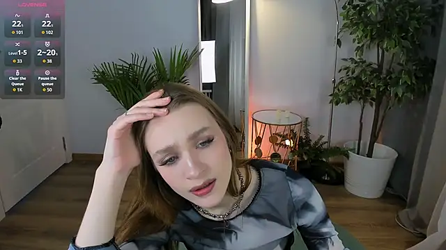 Snapshot of PollyMayer chatting on 6, 11, 2025 PollyMayer online show from 6, 11, 2025