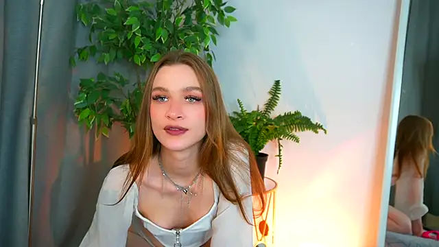 Snapshot of PollyMayer chatting on 4, 12, 2025 PollyMayer online show from 4, 12, 2025