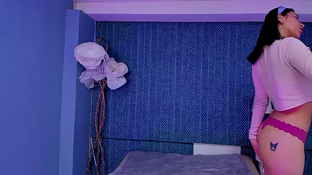 LeaMoreau22 online show from 12, 2, 2026