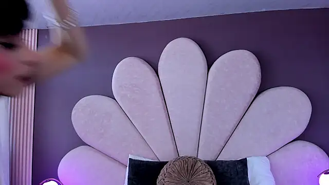 MeganR  online show from 9, 4, 2026