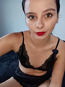 Snapshot of SaraMistick chatting on 12, 11, 2025 SaraMistick online show from 12, 11, 2025