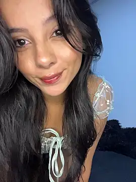 Snapshot of SaraMistick chatting on 18, 11, 2025 SaraMistick online show from 18, 11, 2025